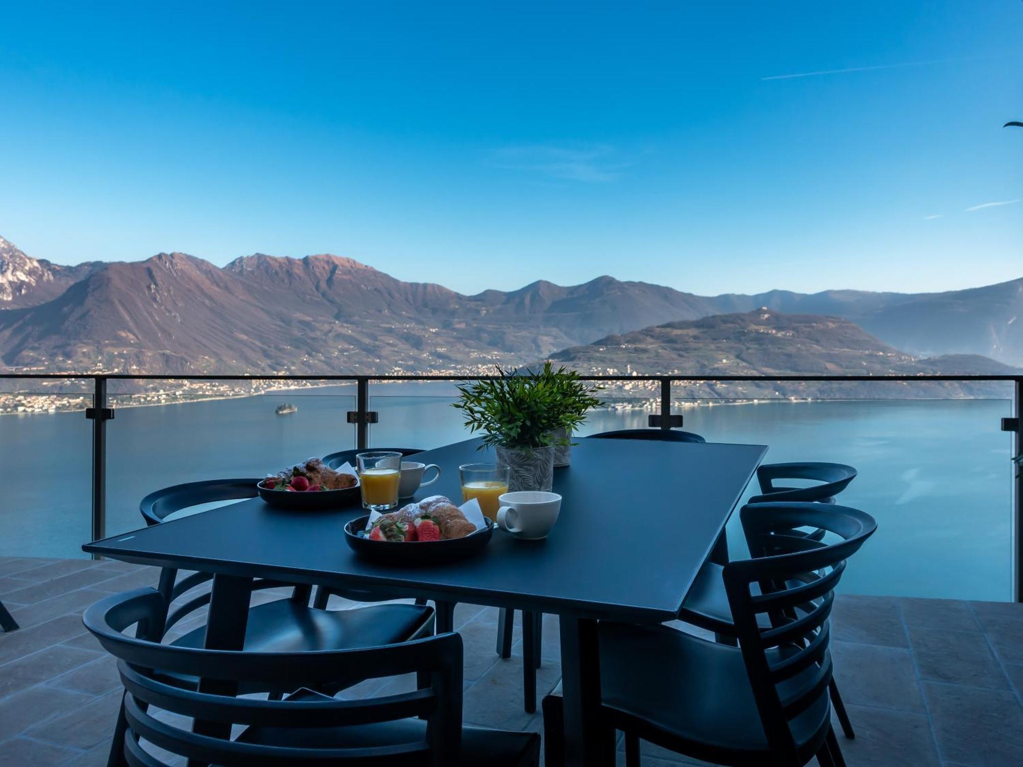 Mia Isola With Lake View, Garden And Swimming Pool Parzanica Экстерьер фото