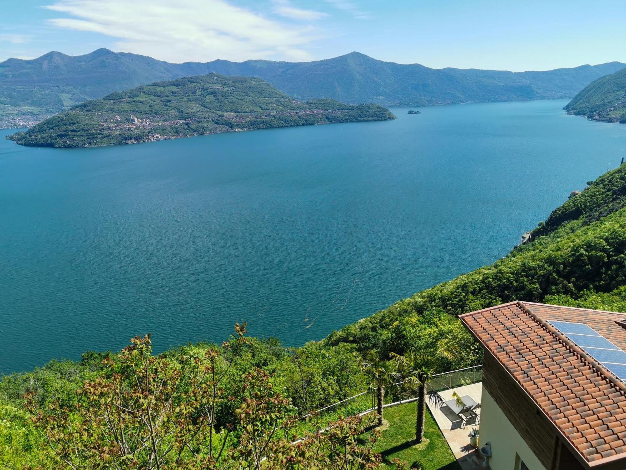 Mia Isola With Lake View, Garden And Swimming Pool Parzanica Экстерьер фото