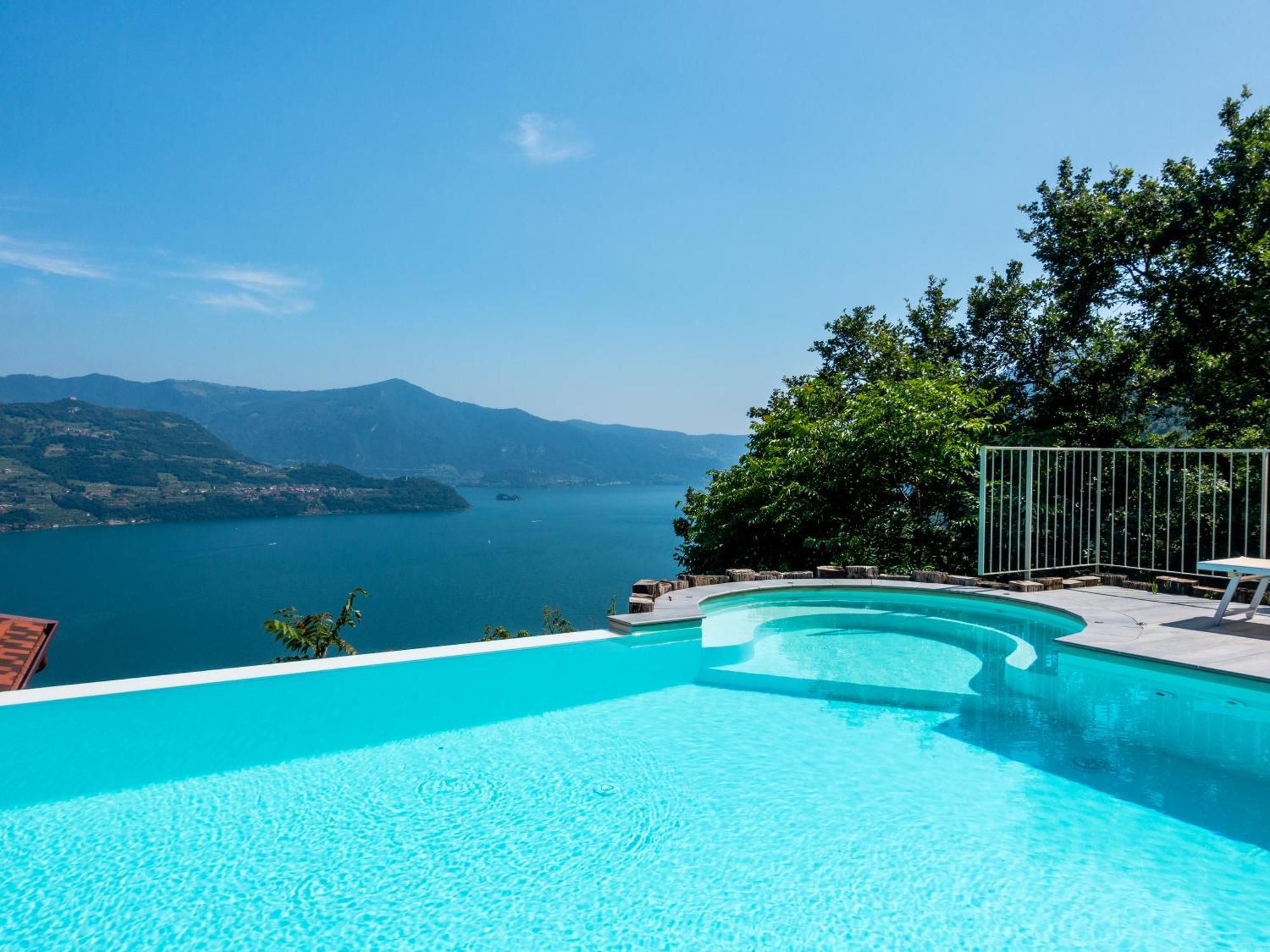 Mia Isola With Lake View, Garden And Swimming Pool Parzanica Экстерьер фото